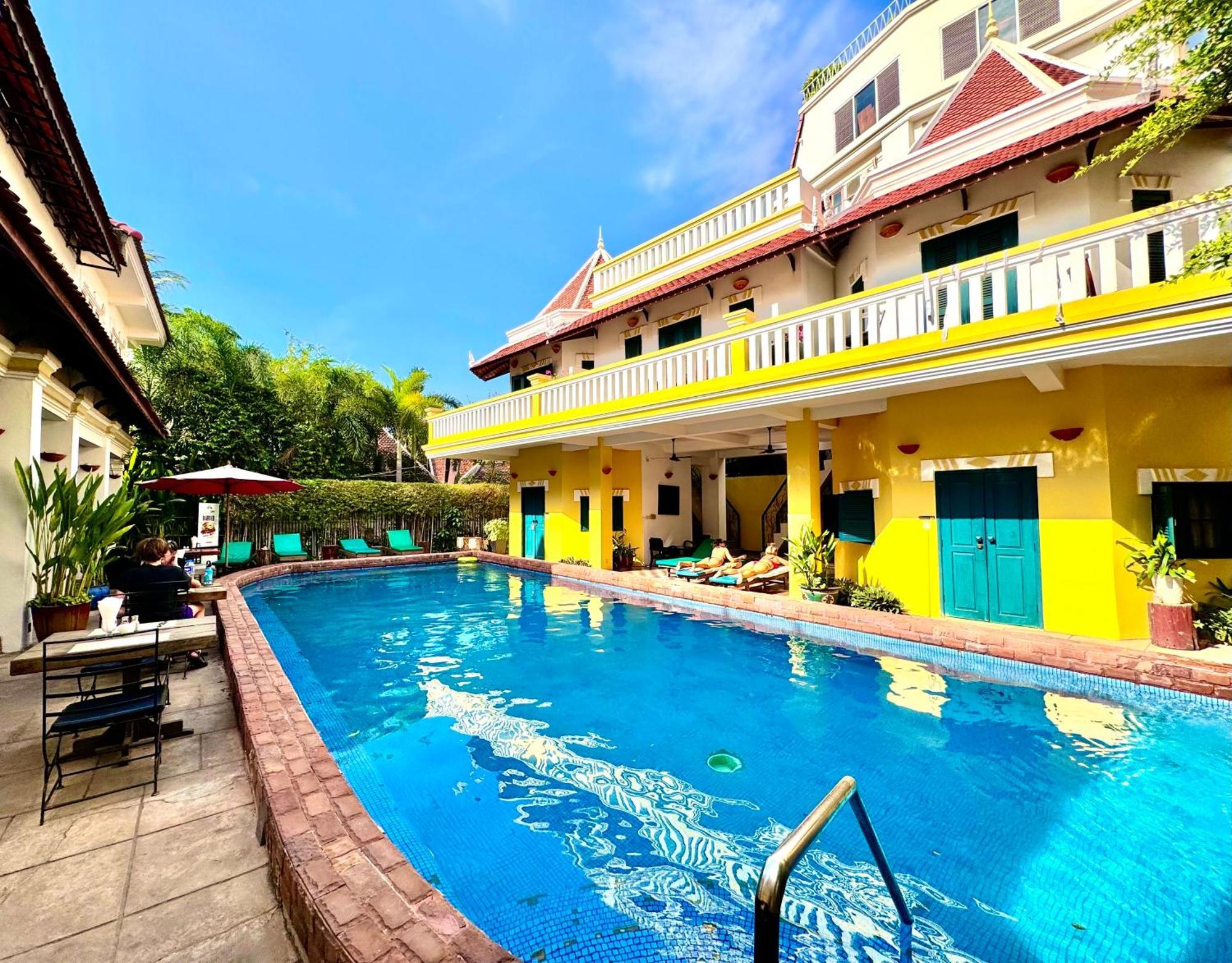 Residence Wat Damnak Сиемрип Экстерьер фото